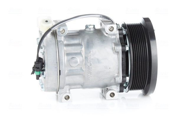 Compressor, air conditioning