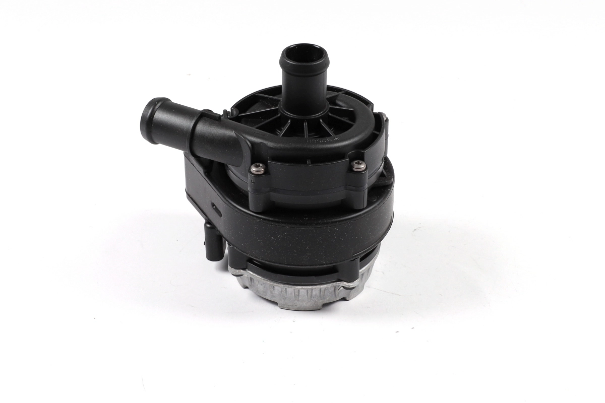 Water pump, traction battery