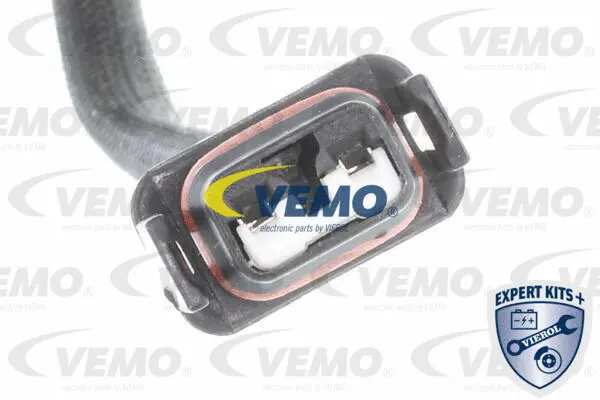 Adaptor, air conditioning compressor