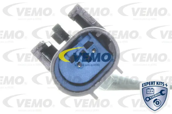 Adaptor, air conditioning compressor