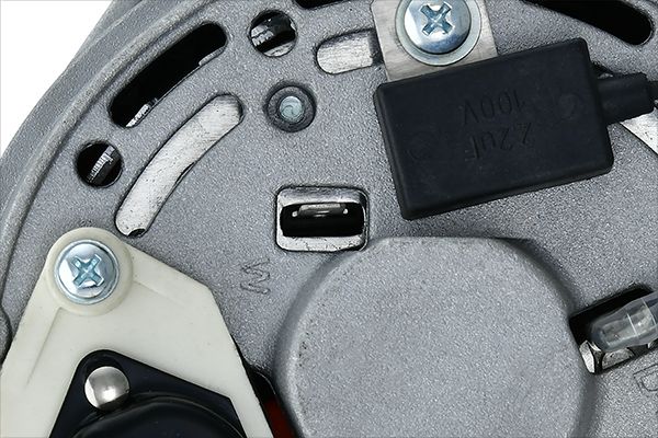 Alternator (8EL 015 643-311)