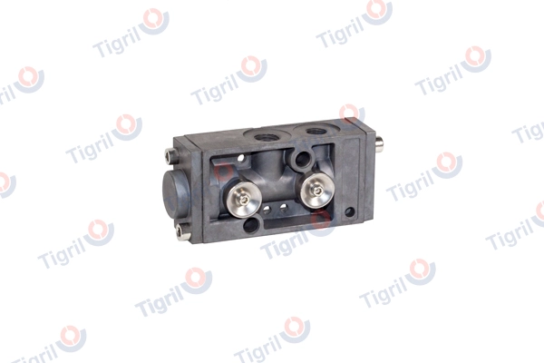 Switch, splitter gearbox