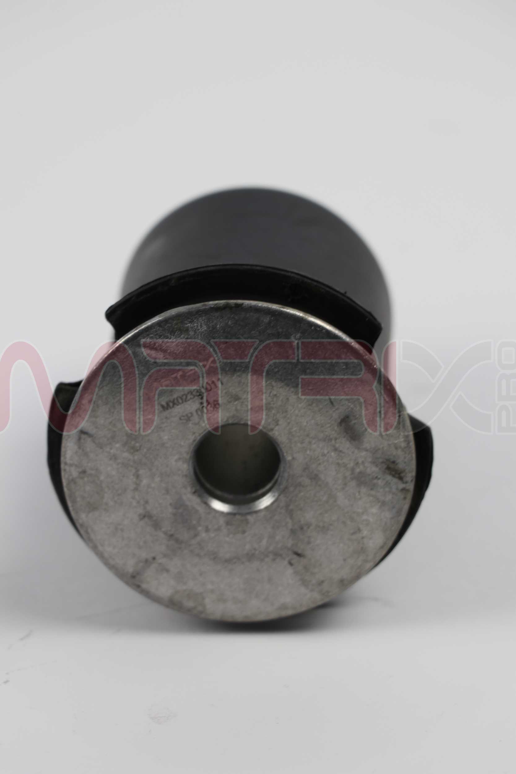 Mounting, control/trailing arm (MX02330011)
