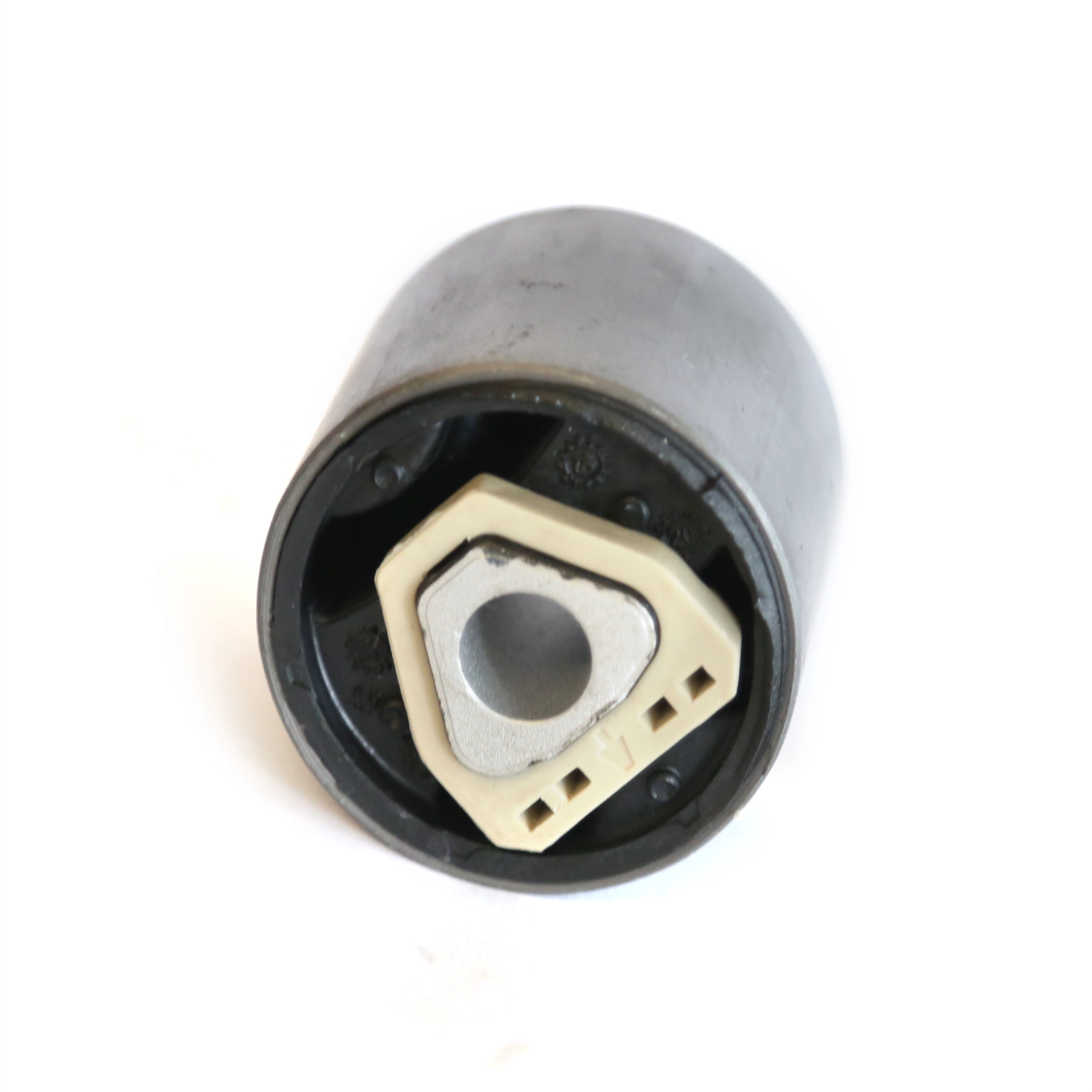 Mounting, control/trailing arm