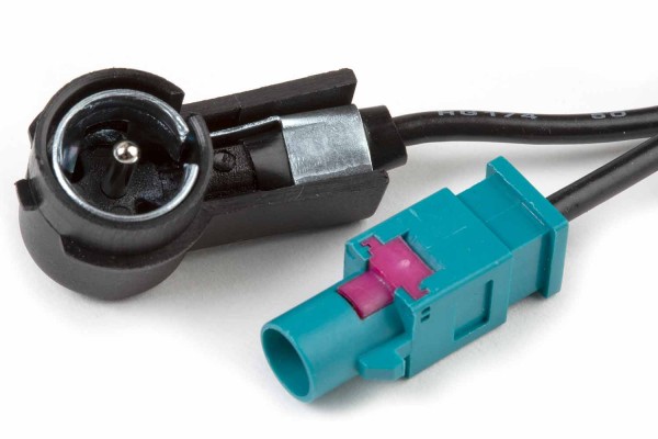 Adapter, antenna cable