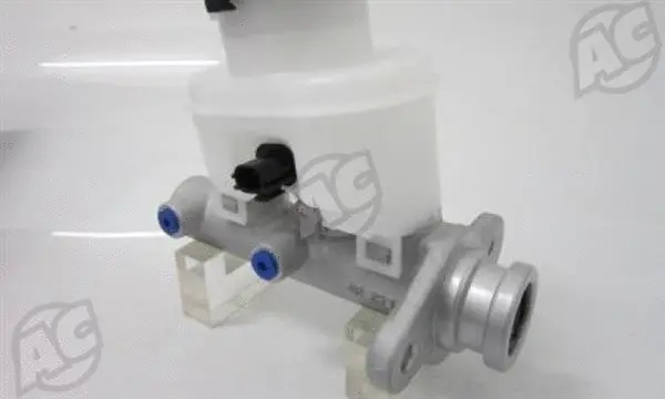 Brake Master Cylinder (CPD.ISU106)
