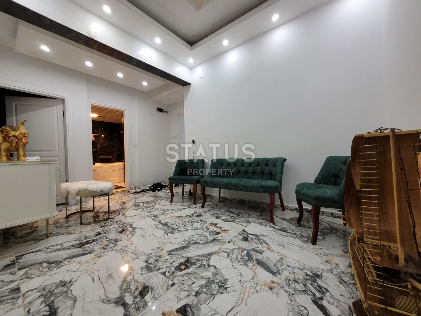 Apartment 2+1 with designer renovation, 50 meters from the Cleopatra beach, 100 sq.m. фото 14