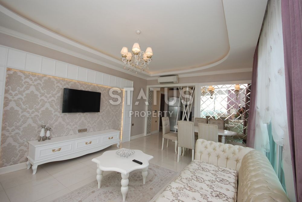 Трехкомнатная квартира с шикарной дизайнерской новой мебелью, 100 кв. м. фото 3