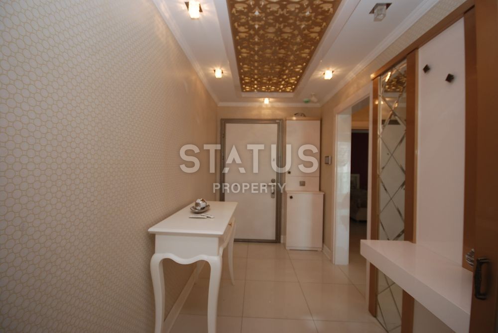 Трехкомнатная квартира с шикарной дизайнерской новой мебелью, 100 кв. м. фото 6