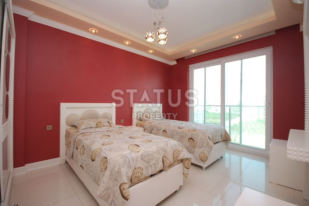 Трехкомнатная квартира с шикарной дизайнерской новой мебелью, 100 кв. м. фото 7