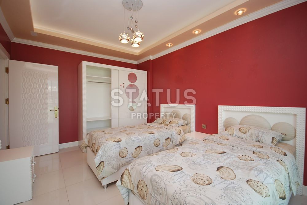 Трехкомнатная квартира с шикарной дизайнерской новой мебелью, 100 кв. м. фото 9