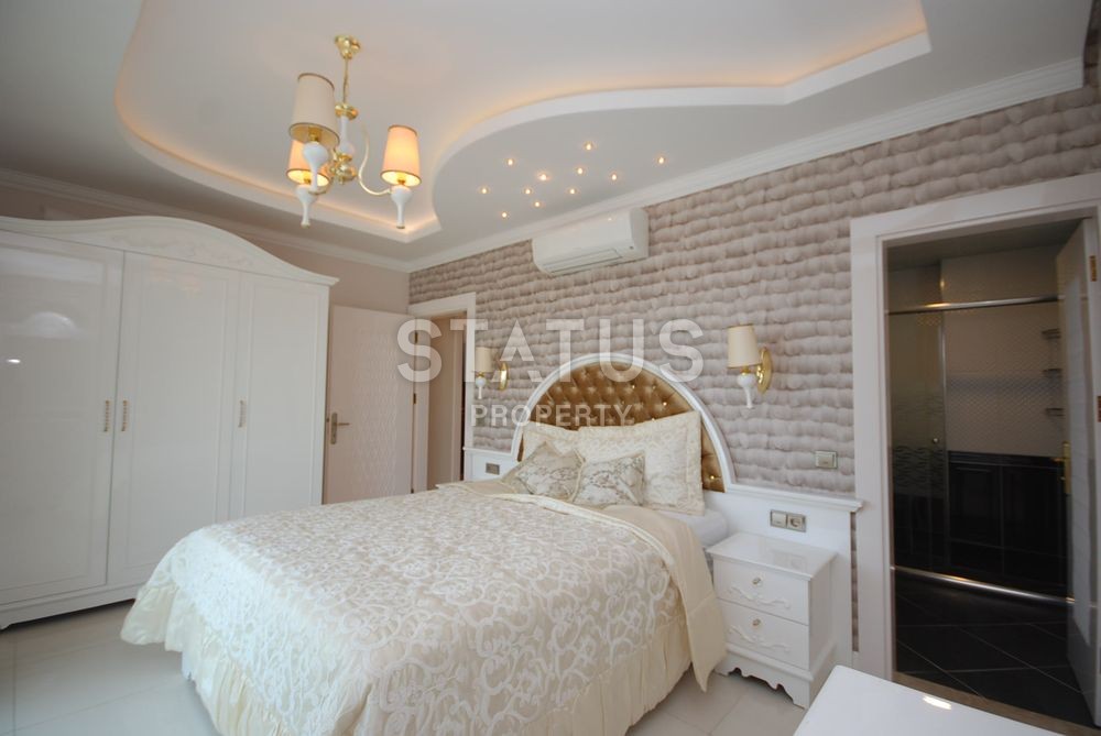 Трехкомнатная квартира с шикарной дизайнерской новой мебелью, 100 кв. м. фото 11