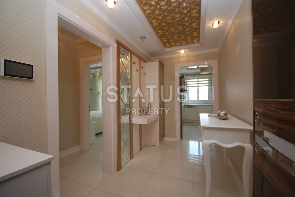 Трехкомнатная квартира с шикарной дизайнерской новой мебелью, 100 кв. м. фото 13