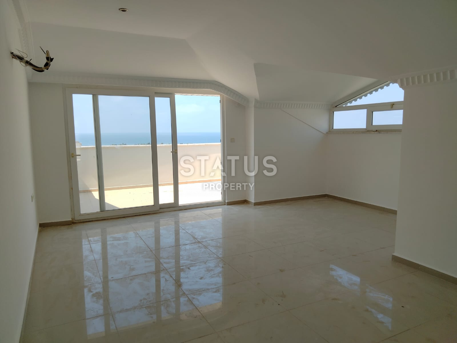 Просторные апартаменты для большой семьи с видом на море и горы в районе Авсаллар. 180 кв.м. фото 4