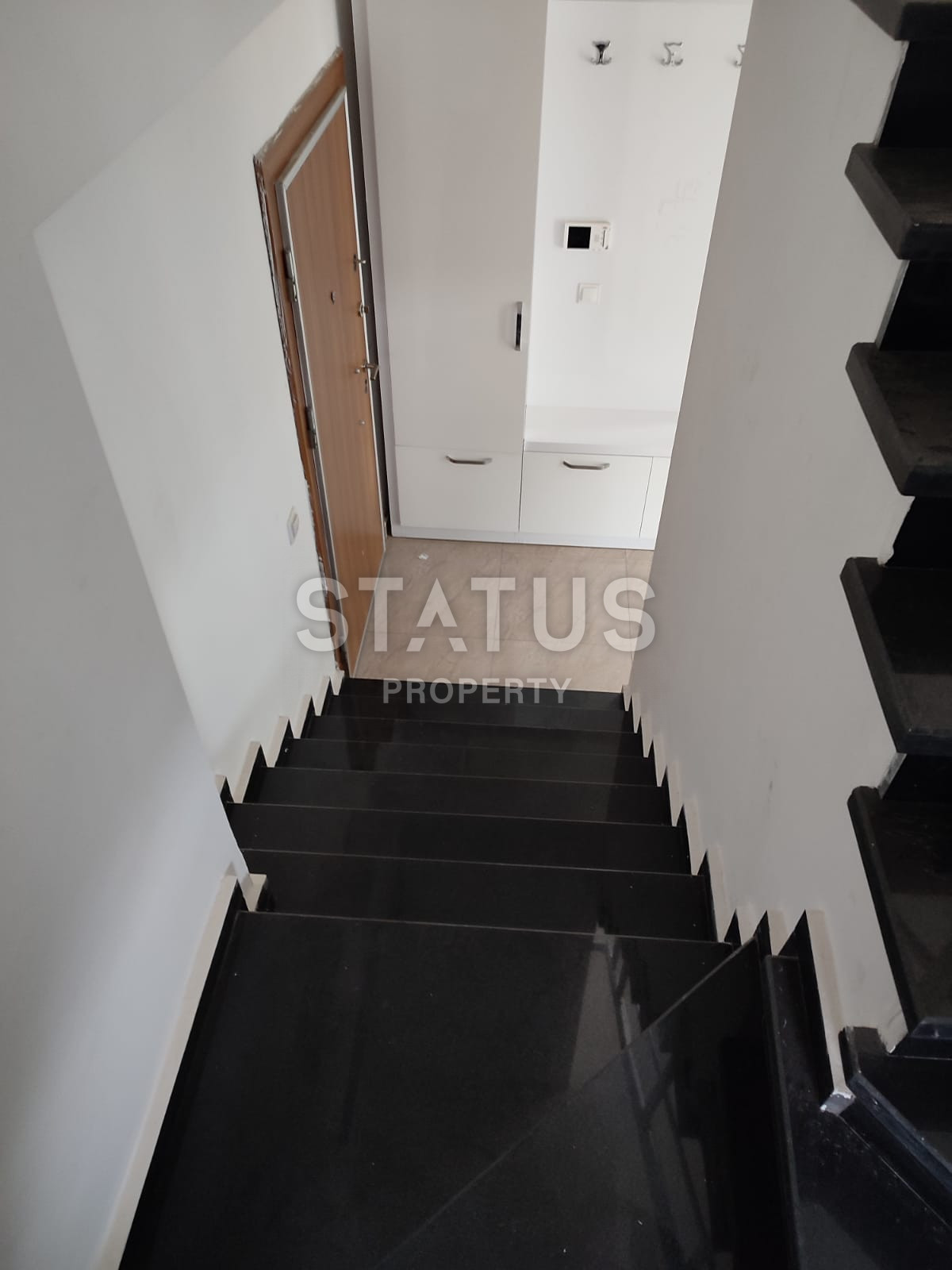 Светлый просторный дуплекс 3+1 в 200 метрах от моря в Махмутларе,170 м2. Отличная цена! фото 3