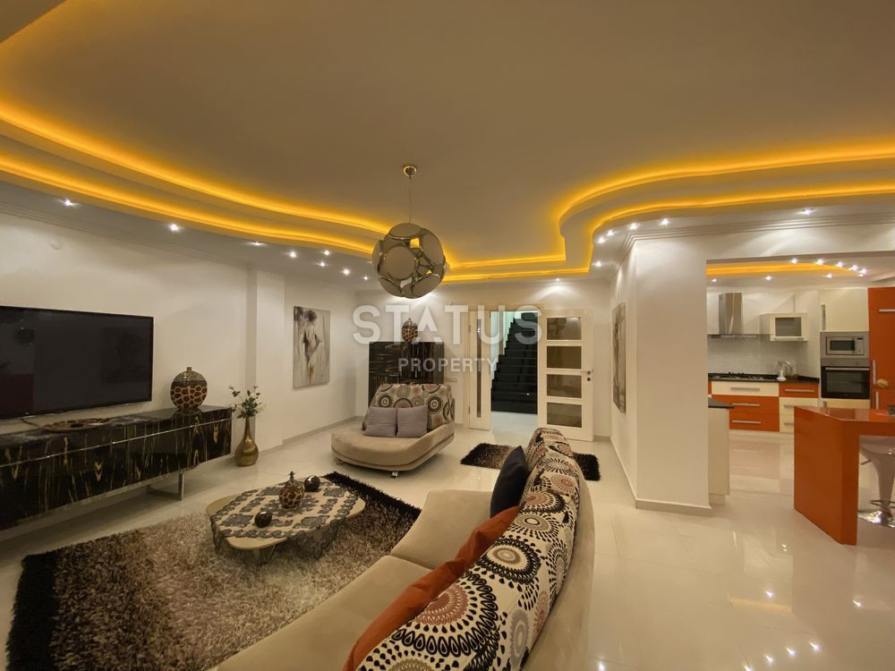 Апартаменты 4+1 в центре Алании, 200 кв.м. фото 1