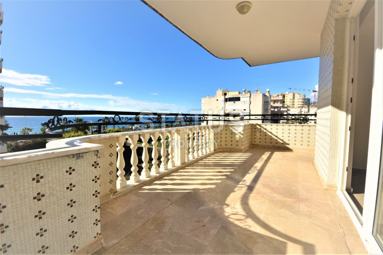 Видовые трехкомнатные апартаменты на первой береговой в Махмутларе, 115м2 фото 1