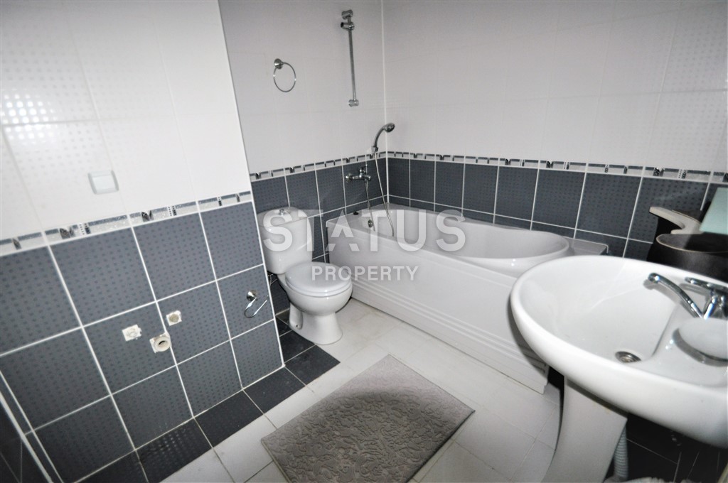 Трехкомнатные апартаменты в добротном доме в районе Тосмур. Хорошая цена! 120 кв.м. фото 12