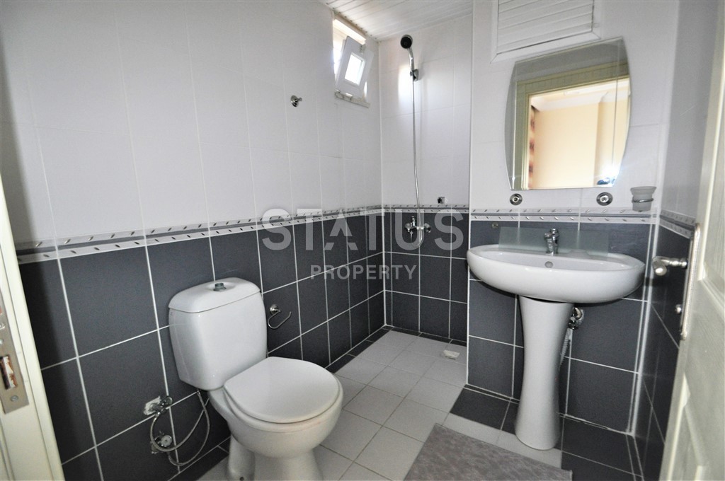 Трехкомнатные апартаменты в добротном доме в районе Тосмур. Хорошая цена! 120 кв.м. фото 15