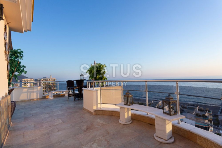 Пентхаус 2+1 с прямым видом на море и крепость в Махмутларе, 220 м2 фото 1