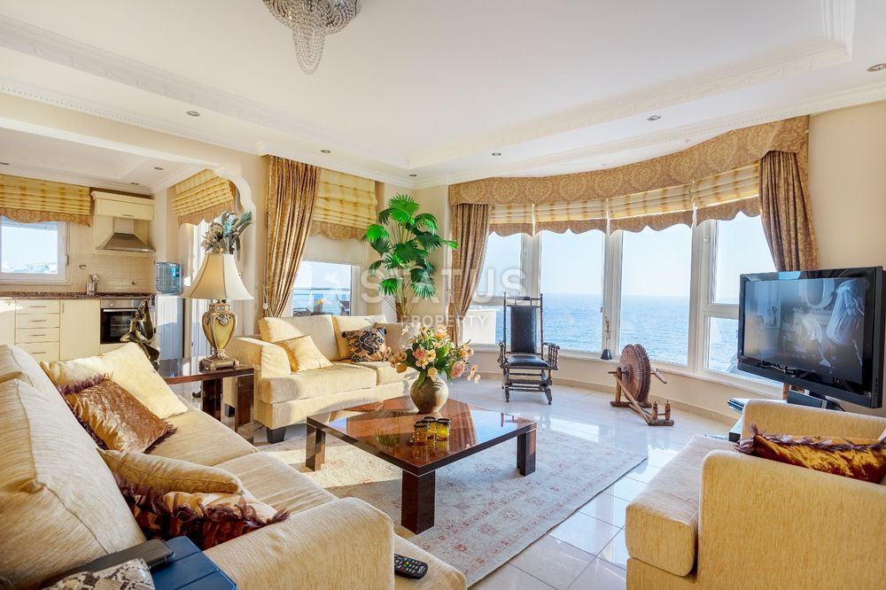 Penthouse 2+1 with a direct view of the sea and the fortress in Mahmutlar, 220 m2 фото 6