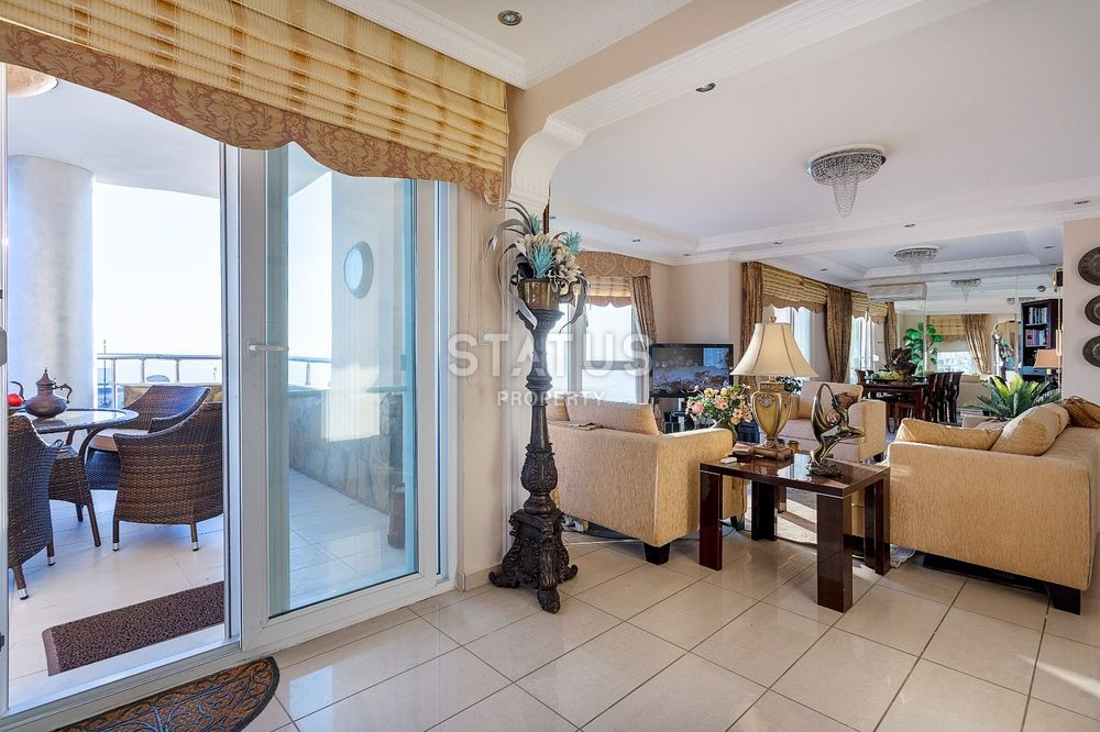 Penthouse 2+1 with a direct view of the sea and the fortress in Mahmutlar, 220 m2 фото 7