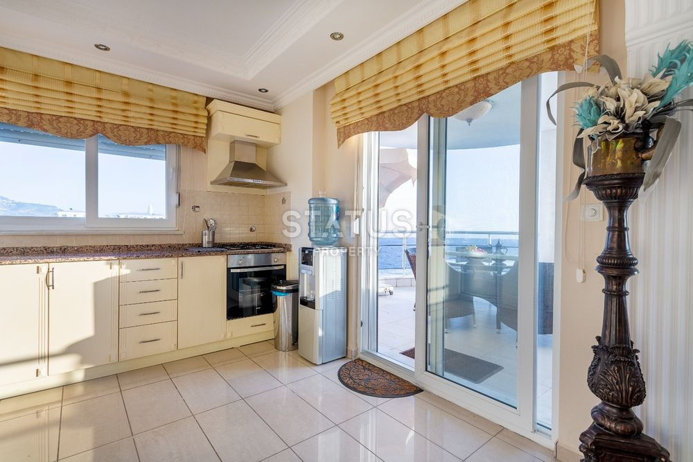 Penthouse 2+1 with a direct view of the sea and the fortress in Mahmutlar, 220 m2 фото 9