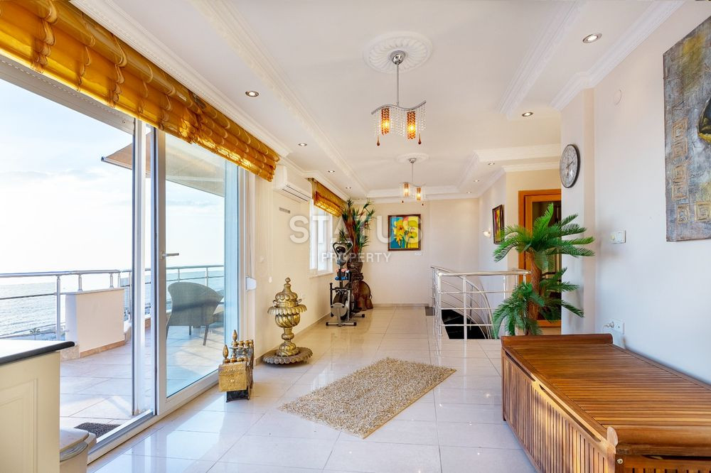 Penthouse 2+1 with a direct view of the sea and the fortress in Mahmutlar, 220 m2 фото 11