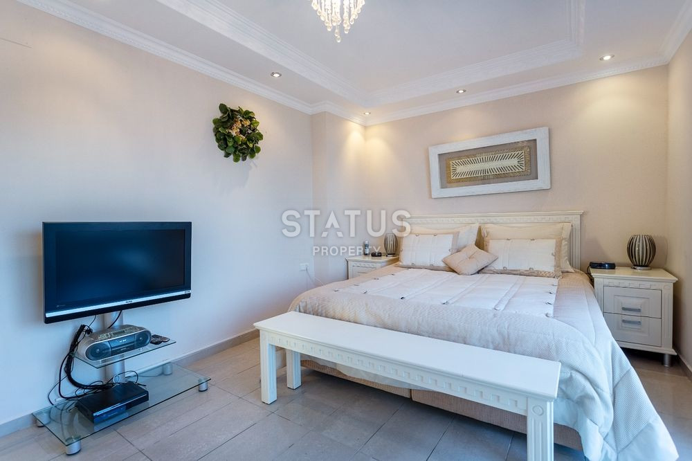 Penthouse 2+1 with a direct view of the sea and the fortress in Mahmutlar, 220 m2 фото 14