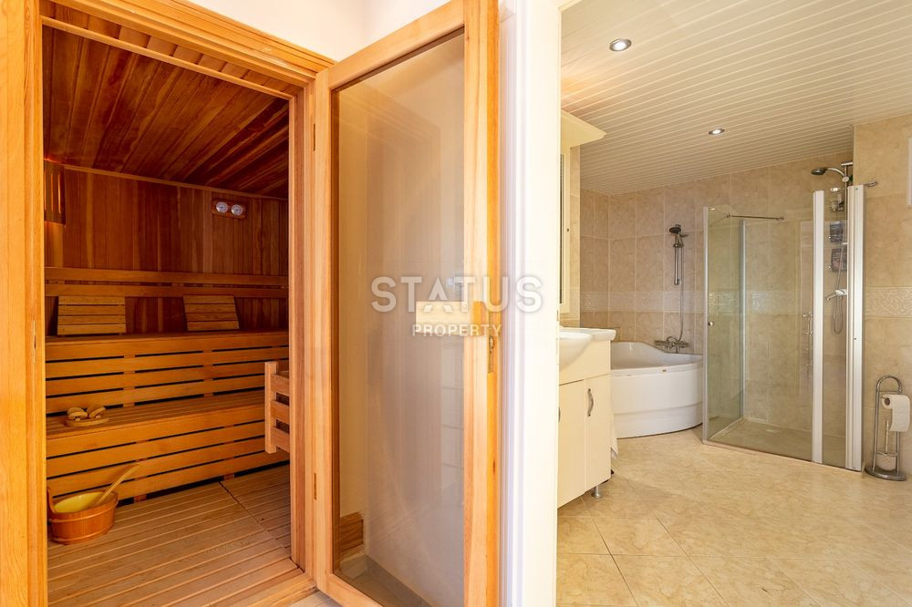 Penthouse 2+1 with a direct view of the sea and the fortress in Mahmutlar, 220 m2 фото 16