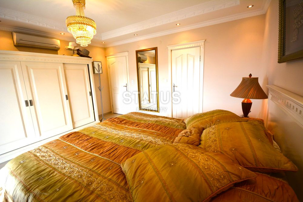 Penthouse 2+1 with a direct view of the sea and the fortress in Mahmutlar, 220 m2 фото 17