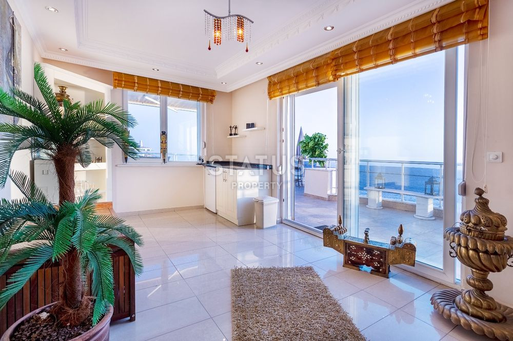 Penthouse 2+1 with a direct view of the sea and the fortress in Mahmutlar, 220 m2 фото 27