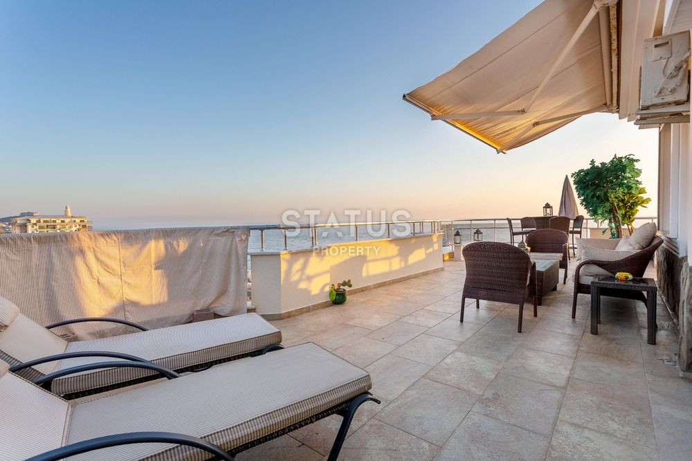 Penthouse 2+1 with a direct view of the sea and the fortress in Mahmutlar, 220 m2 фото 29