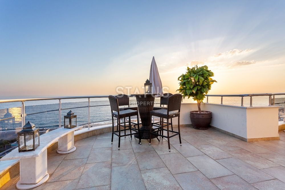 Penthouse 2+1 with a direct view of the sea and the fortress in Mahmutlar, 220 m2 фото 30