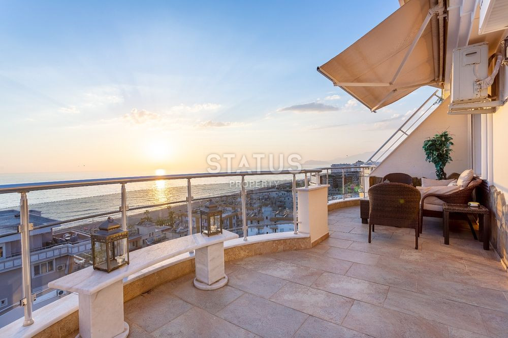 Penthouse 2+1 with a direct view of the sea and the fortress in Mahmutlar, 220 m2 фото 32