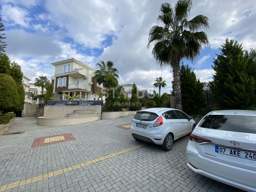 Трехуровневые апартаменты 3+1 с личной территорией в таунхаусе в одном из лучших комплексов в Авсалларе, 200м2 фото 5