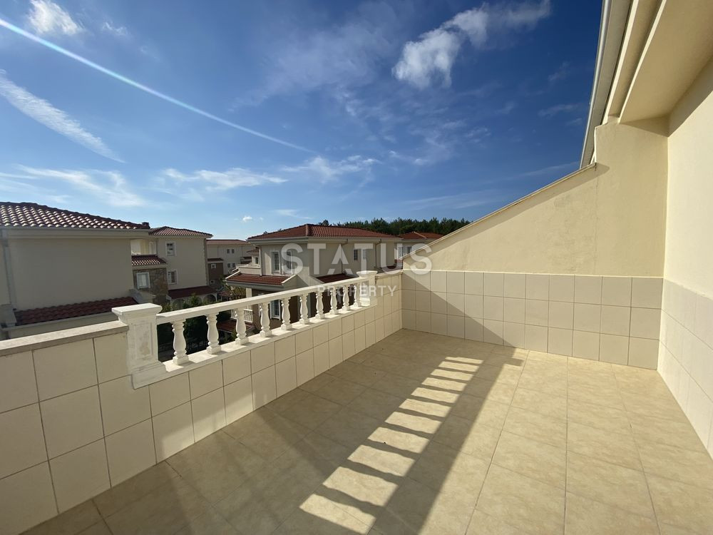 Трехуровневые апартаменты 3+1 с личной территорией в таунхаусе в одном из лучших комплексов в Авсалларе, 200м2 фото 15