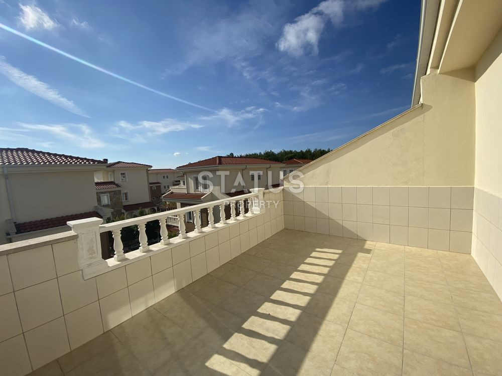 Трехуровневые апартаменты 3+1 с личной территорией в таунхаусе в одном из лучших комплексов в Авсалларе, 200м2 фото 18