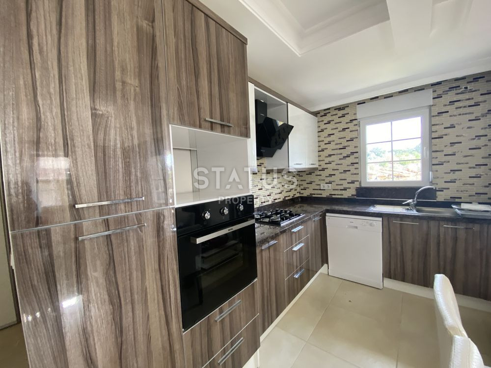 Трехуровневые апартаменты 3+1 с личной территорией в таунхаусе в одном из лучших комплексов в Авсалларе, 200м2 фото 19