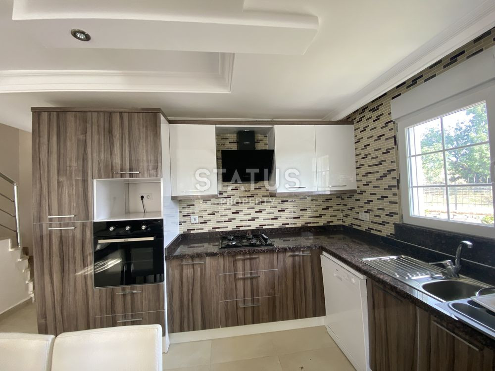 Трехуровневые апартаменты 3+1 с личной территорией в таунхаусе в одном из лучших комплексов в Авсалларе, 200м2 фото 20