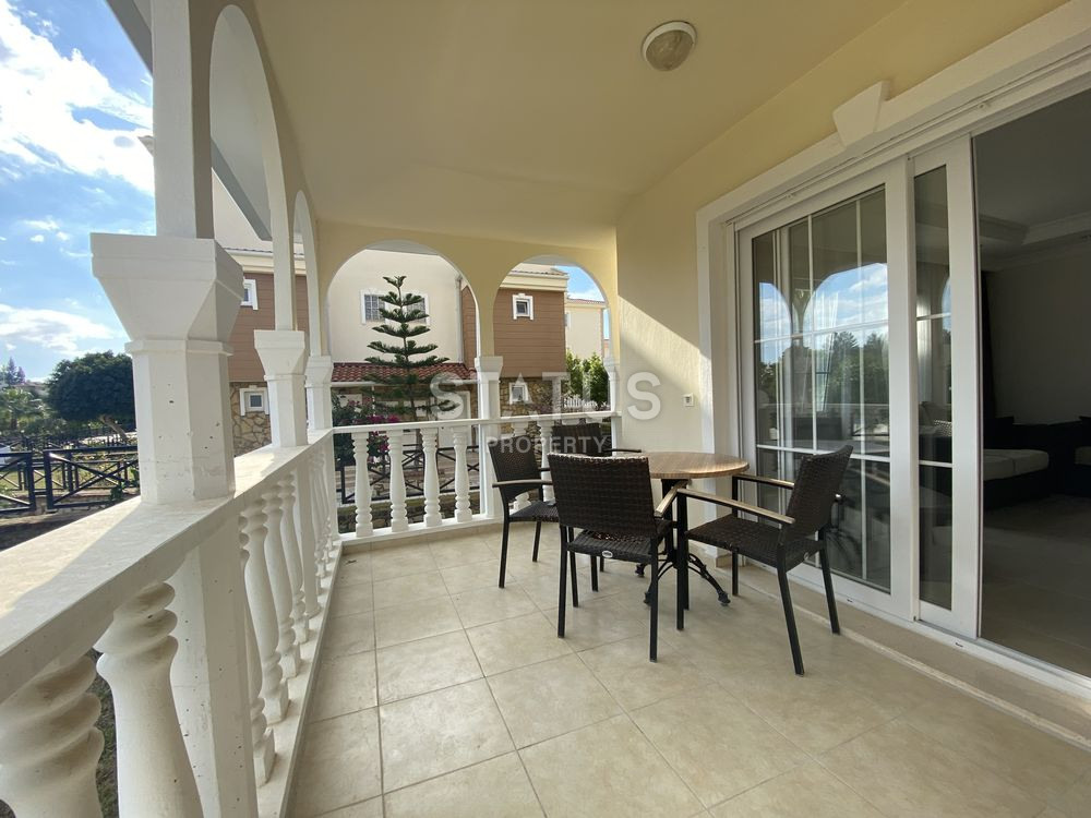 Трехуровневые апартаменты 3+1 с личной территорией в таунхаусе в одном из лучших комплексов в Авсалларе, 200м2 фото 22