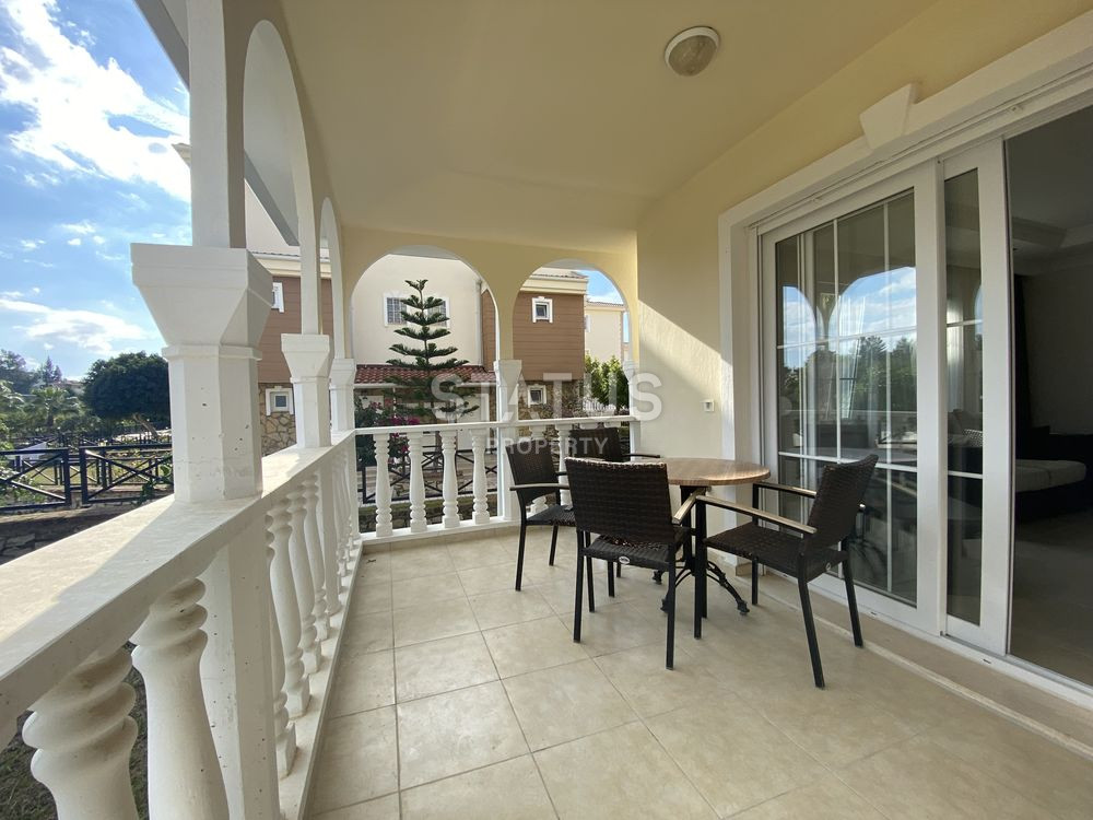 Трехуровневые апартаменты 3+1 с личной территорией в таунхаусе в одном из лучших комплексов в Авсалларе, 200м2 фото 24