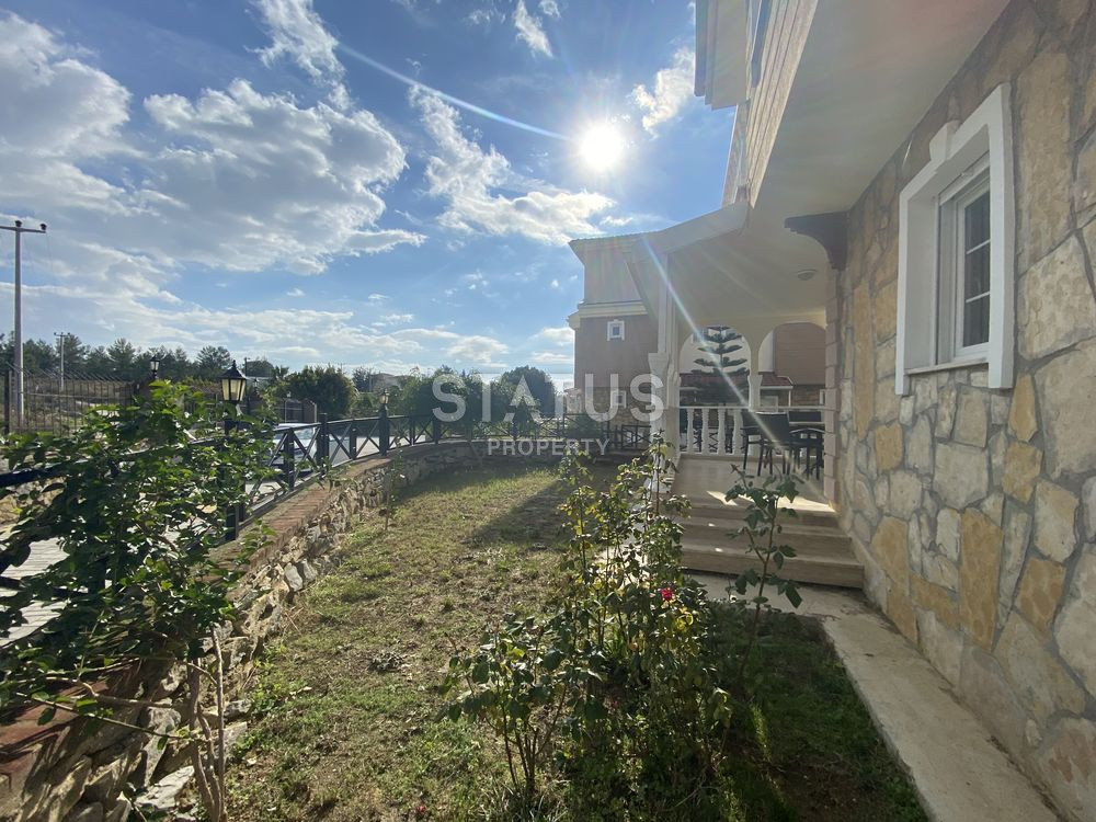 Трехуровневые апартаменты 3+1 с личной территорией в таунхаусе в одном из лучших комплексов в Авсалларе, 200м2 фото 31