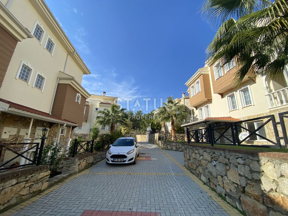 Трехуровневые апартаменты 3+1 с личной территорией в таунхаусе в одном из лучших комплексов в Авсалларе, 200м2 фото 34