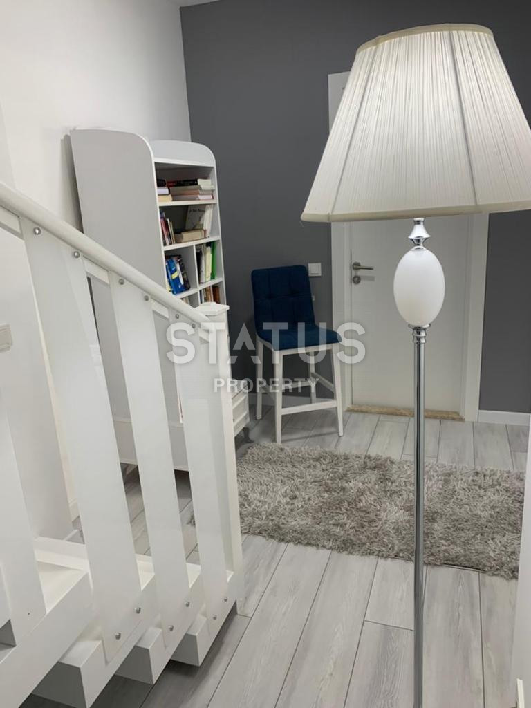 Перевернутый дублекс 2+1 в Махмутларе с новым современным ремонтом, 450м к морю фото 6