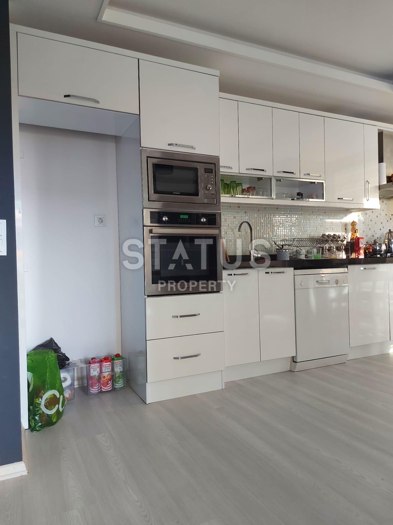 Three-room apartment in a complex with developed infrastructure, 100 sq.m. фото 11