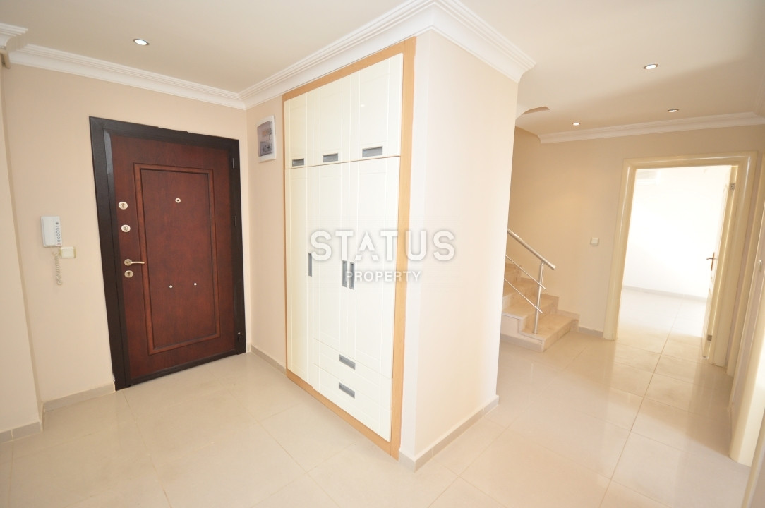 Large penthouse 3+1 with direct sea views, 280 m2 in Mahmutlar. фото 6