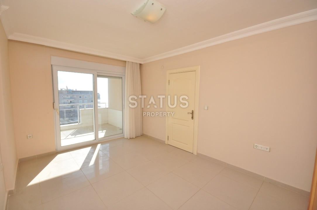 Large penthouse 3+1 with direct sea views, 280 m2 in Mahmutlar. фото 9
