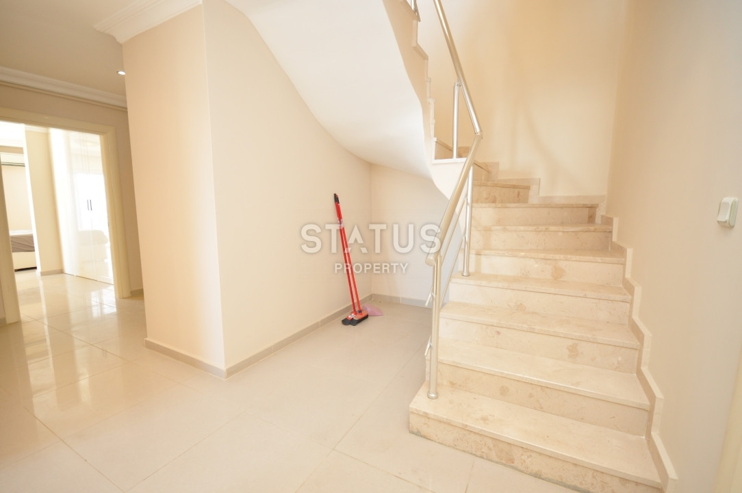 Large penthouse 3+1 with direct sea views, 280 m2 in Mahmutlar. фото 10