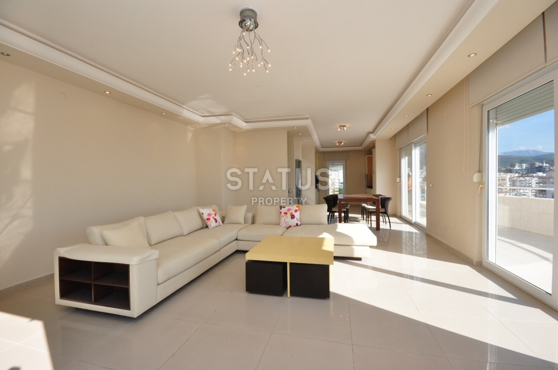 Large penthouse 3+1 with direct sea views, 280 m2 in Mahmutlar. фото 11